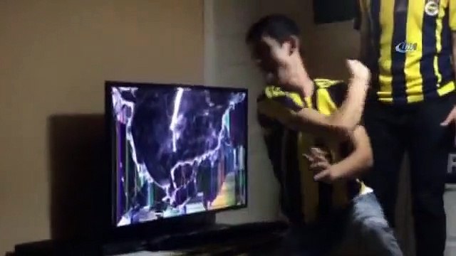 Souza sözünü tuttu: Televizyonu gönderdi