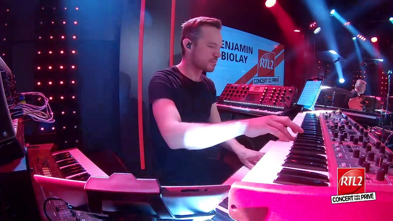 Benjamin Biolay et Adélaïde chantent "Parc fermé"