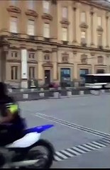 Rodéo sauvage en pleine ville de Lyon, Place des Terreaux