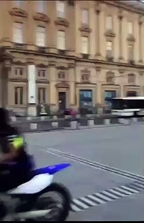 Rodéo sauvage en pleine ville de Lyon, Place des Terreaux