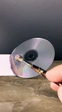 Il reproduit la couleur exact d'un CD à la peinture... magique