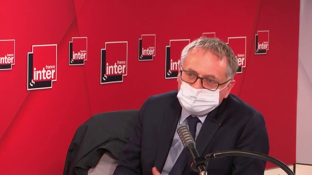 Pr Philippe Juvin : Le gouvernement a eu raison d'avoir des priorités, de vacciner les plus fragiles. Maintenant on entre dans une deuxième vague de vaccination, où il faut être pragmatique. Dès qu'une dose n'est pas utilisée, il faut l'injecter.