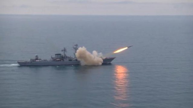 Rus donanmasına ait Movska kruvazörü füze ateşledi