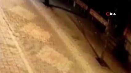 Çaldıkları çelik kasayı el arabasına koyup böyle götürdüler