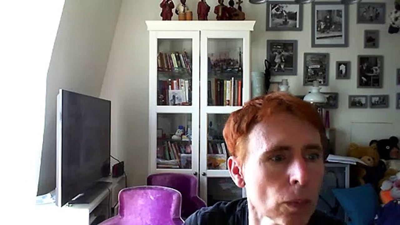 Wiwi égratigne "here come cowboys"