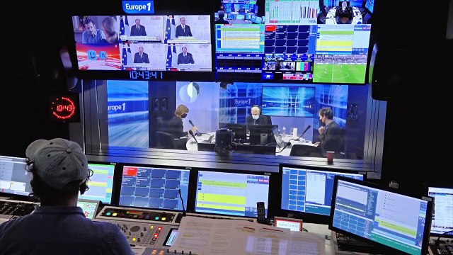 Les mouches bleues , livre de Jean-Michel Riou, en lice pour le prix littéraire Europe 1-GMF