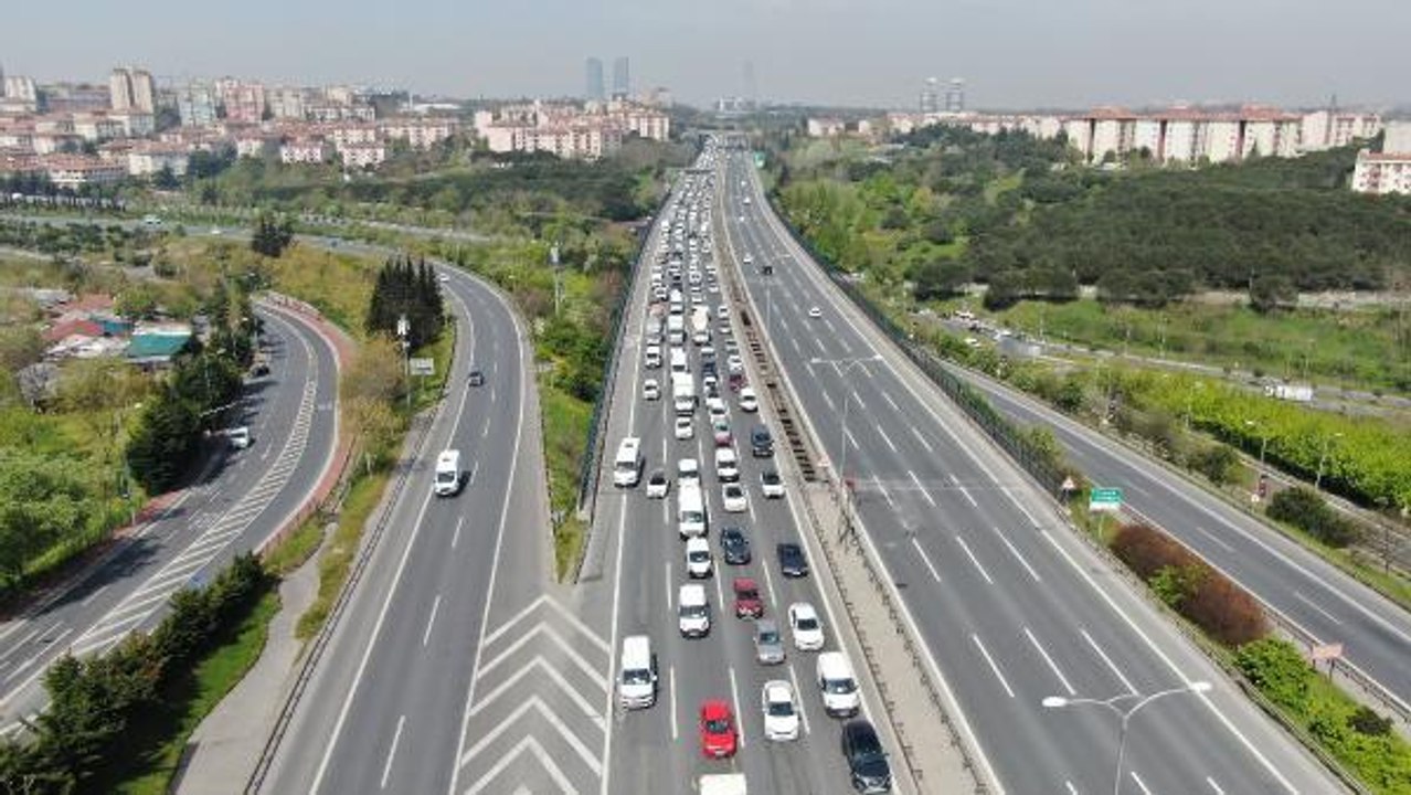 TAM KAPANMA YOĞUNLUĞU; TEM OTOYOLU'NDAKİ TRAFİK HAVADAN GÖRÜNTÜLENDİ ...