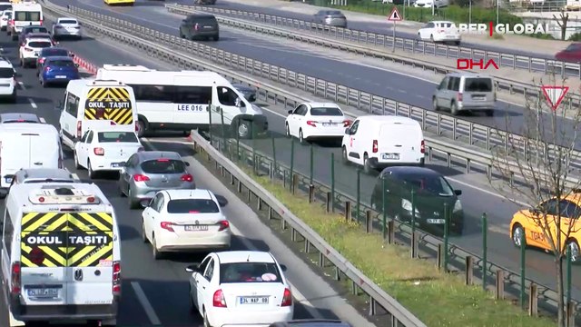 Tam kapanmada ters giden sürücüler kazaya davetiye çıkardı