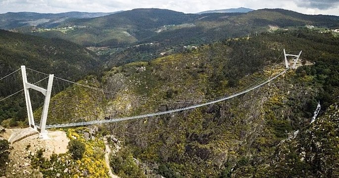 Le pont pédestre suspendu le plus long du monde vient d'être inauguré au Portugal