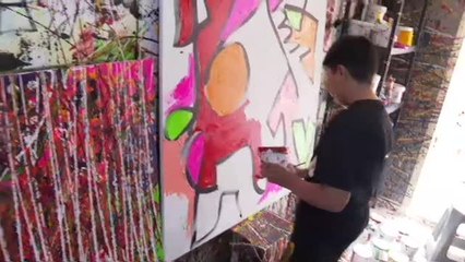 Juanito es ya una referencia en el mundo de la pintura expresionista abstracta