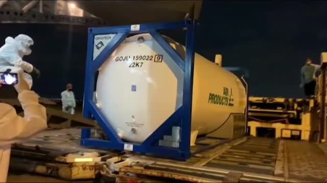 India empieza a recibir la primera ayuda internacional para aliviar la agónica situación sanitaria