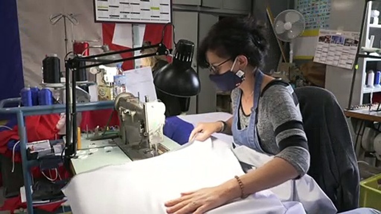 Élections régionales: des rideaux d'isoloir anti-Covid fabriqués dans la Drôme