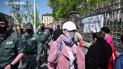 Hosszú sorok alakultak ki az oltópontoknál a péntek reggeli bejelentést követően