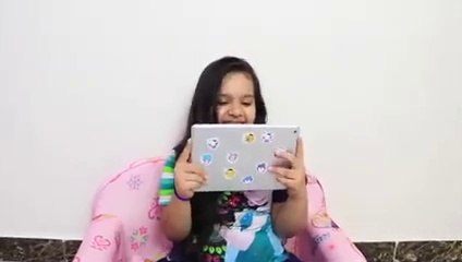 شفا تلعب بلعبة ماكينة المناكير العجيبة