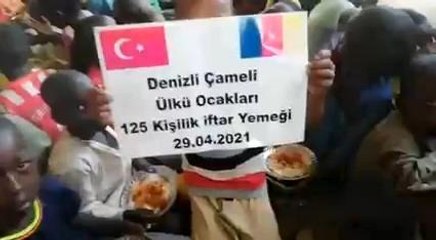 Ülkü gençlerden Afrika'da iftar yemeği