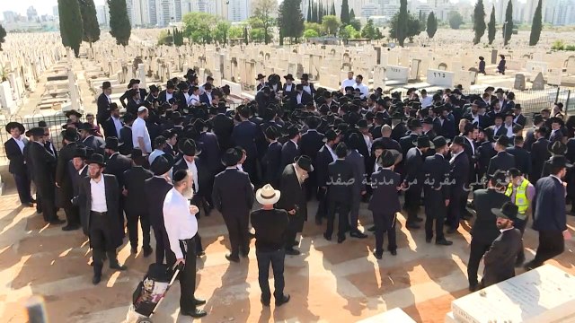 بدء مراسم دفن الضحايا الذين قضوا في تدافع ضخم خلال حجّ يهودي بإسرائيل