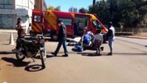 Motociclista fica ferido em colisão com Celta na Rua Nereu Ramos