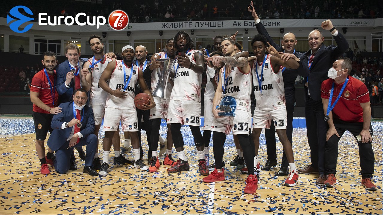 AS Monaco lift the trophy!