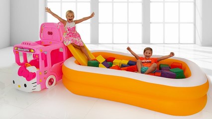 Diana and Roma play with Toy Cars