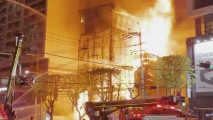 부산 모델하우스 화재...한때 주민들 대피 / YTN