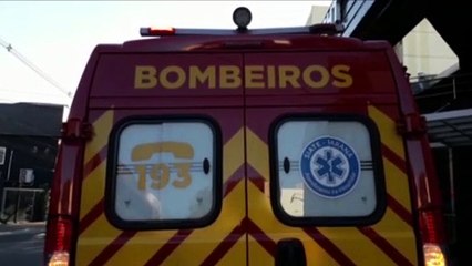 Mulher é atingida por veículo que saía de estacionamento na Rua Paraná, no Centro