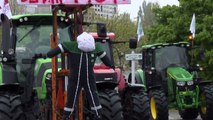 Agricultores franceses reúnem mais de 1.000 tratores em protesto