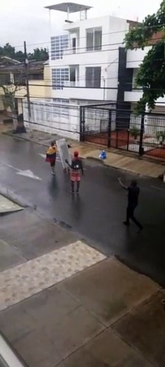 La furia del vandalismo llegó a los barrios y asusta a los vecinos