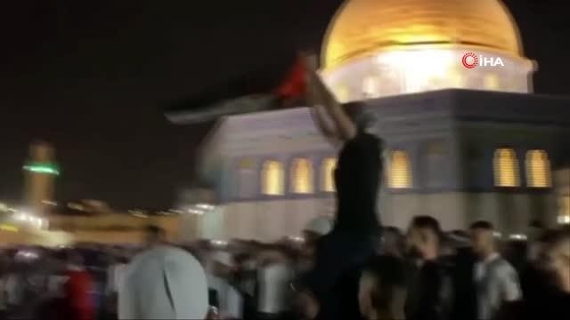 Kudüs'te Mescid-i Aksa'da ibadet edenlere saldıran İsrail protesto edildi