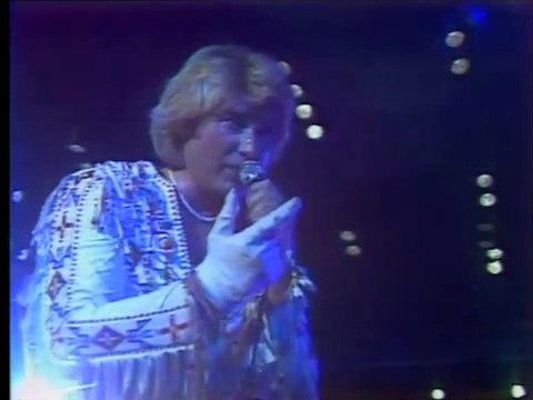 Johnny Hallyday - Derrière l’amour ( Tenue de scène blanche )( Pavillon de Paris 1979 )
