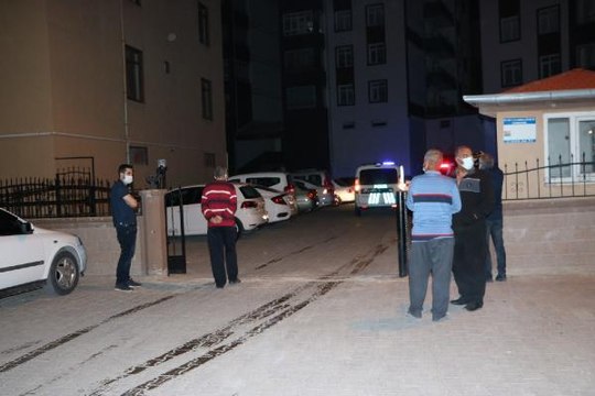 Son dakika haberleri... Silahla yaraladığı kız arkadaşını hastaneye bırakıp kaçan zanlı yakalandı