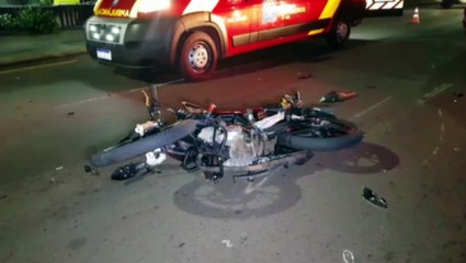 Motociclista fratura o fêmur em forte colisão contra Duster, no Centro de Cascavel