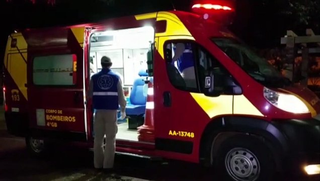 Ciclista fica ferido ao colidir contra motocicleta na Avenida Tancredo Neves