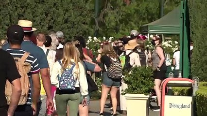 Fans de Disneyland viven su "mejor sensación" tras esperada reapertura del parque