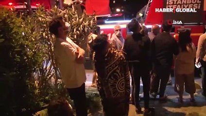 Ağlayarak yanan evdeki kedilerinin kurtarılmasını bekledi