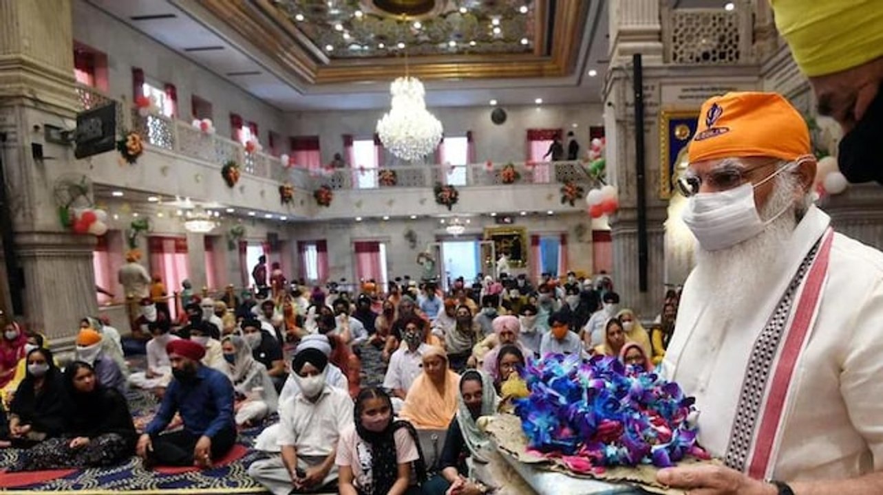PM Modi visits Delhi's Gurdwara Sis Ganj Sahib