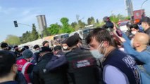 Mecidiyeköy'den Taksim'e yürümek isteyen gruba polis müdahale etti