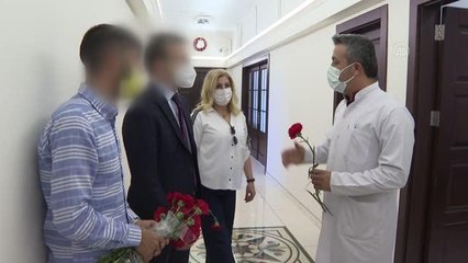 Doktoru "tehdit eden" şüpheli, sağlık çalışanlarına karanfil dağıtarak ceza almaktan kurtuldu