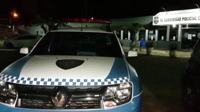 Homem invade posto de combustível com automóvel, acaba dormindo e é preso pela GM, no Bairro Universitário