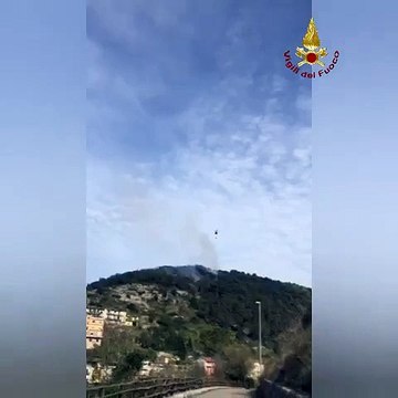 Sonnino (LT) - Incendio boschivo, intervengono Vigili del Fuoco (01.05.21)