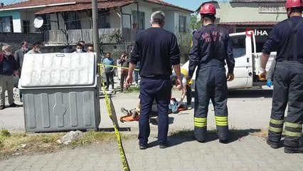 Tır ile çarpışan minibüs yol kenarındaki karı-kocaya çarptı: 1'i ağır 2 yaralı