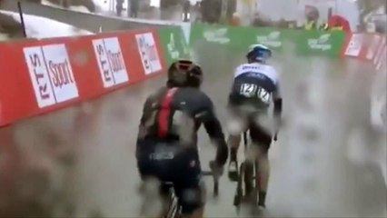 Descargar video: Cycling - Tour de Romandie 2021 - Michael Woods wins stage 4, Geraint Thomas crash