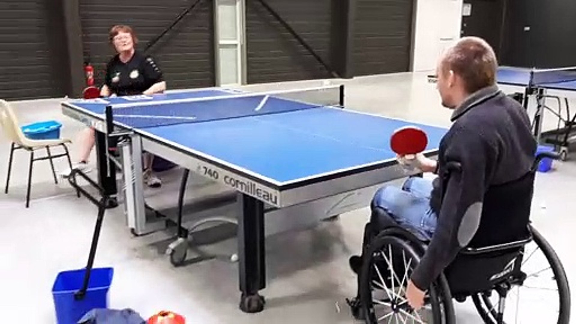 A Boos, une section tennis de table handisport, où personnes handicapées et  personnes valides s'entrainent ensemble - Vidéo Dailymotion