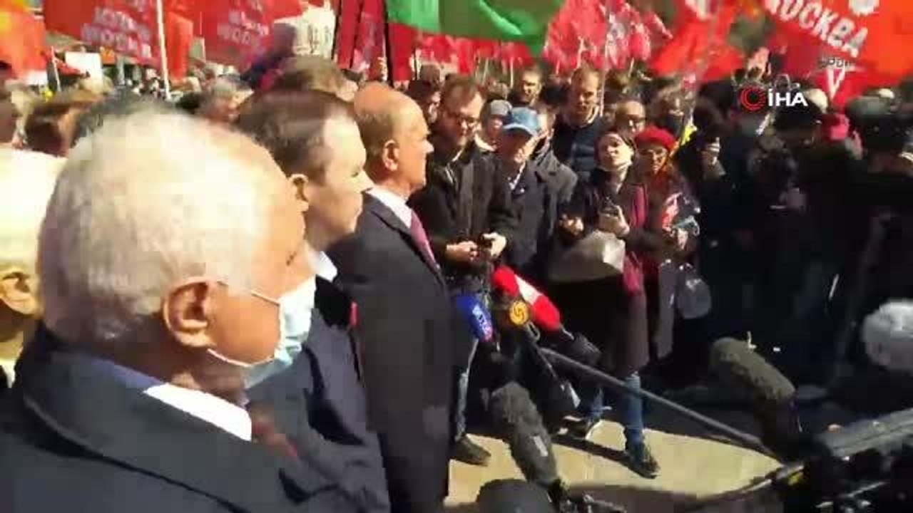 - Rusya'daki 1 Mayıs gösterisinde maske takmayan "Sol Cephe" liderine gözaltı