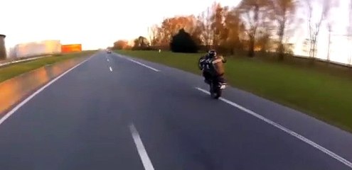 Motosikletiyle şov yapmak istedi ama...