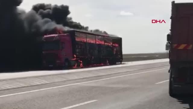 KONYA BUZDOLABI YÜKLÜ TIR ALEV ALEV YANDI