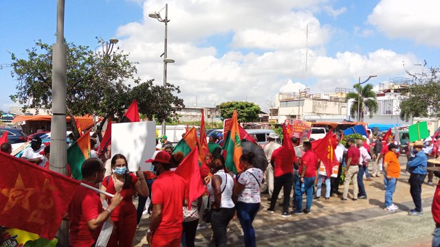 Trabajadores marchan en la Capital por mejores condiciones laborales y libertad sindical