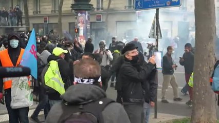 La Policía francesa carga en la manifestación del 1 de Mayo en París
