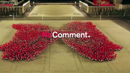 Espectacular desfile en el décimo congreso juvenil de Corea del Norte