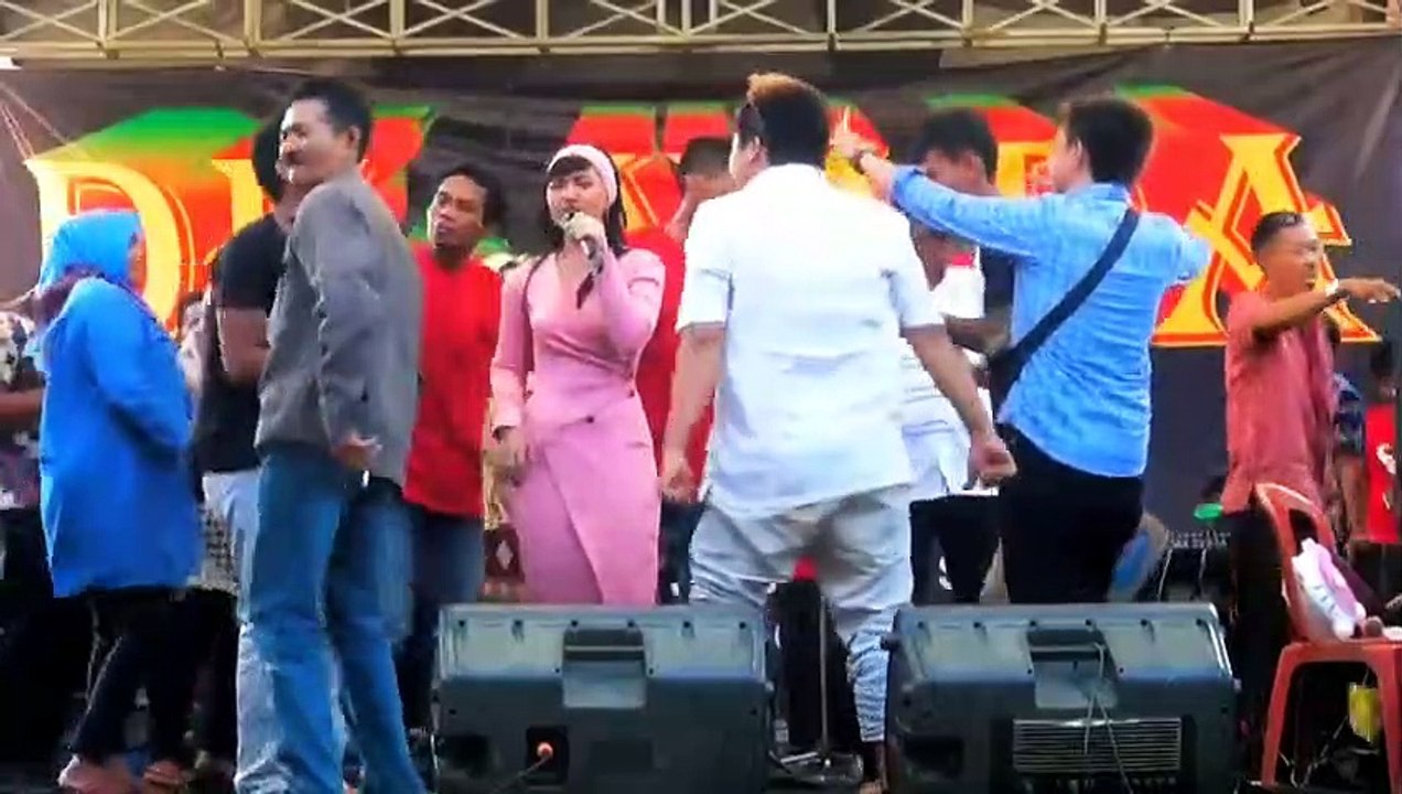 JANGAN DI TIRU RIBUT DI ATAS PANGGUNG ORGAN