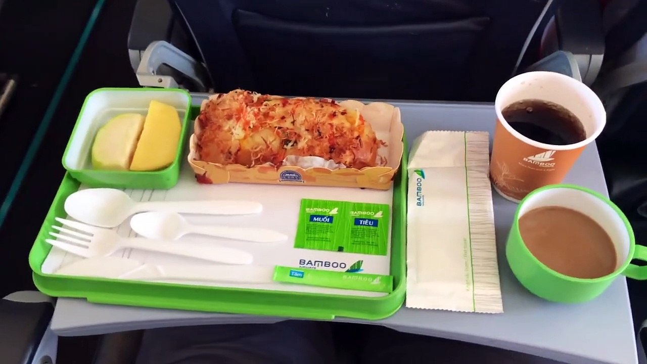 [M9] #106: Bay Đi Vân Đồn Với Bamboo Airways/Review Bánh Mì Trứng Phô Mai Chà Bông Gà | Yêu Máy Bay